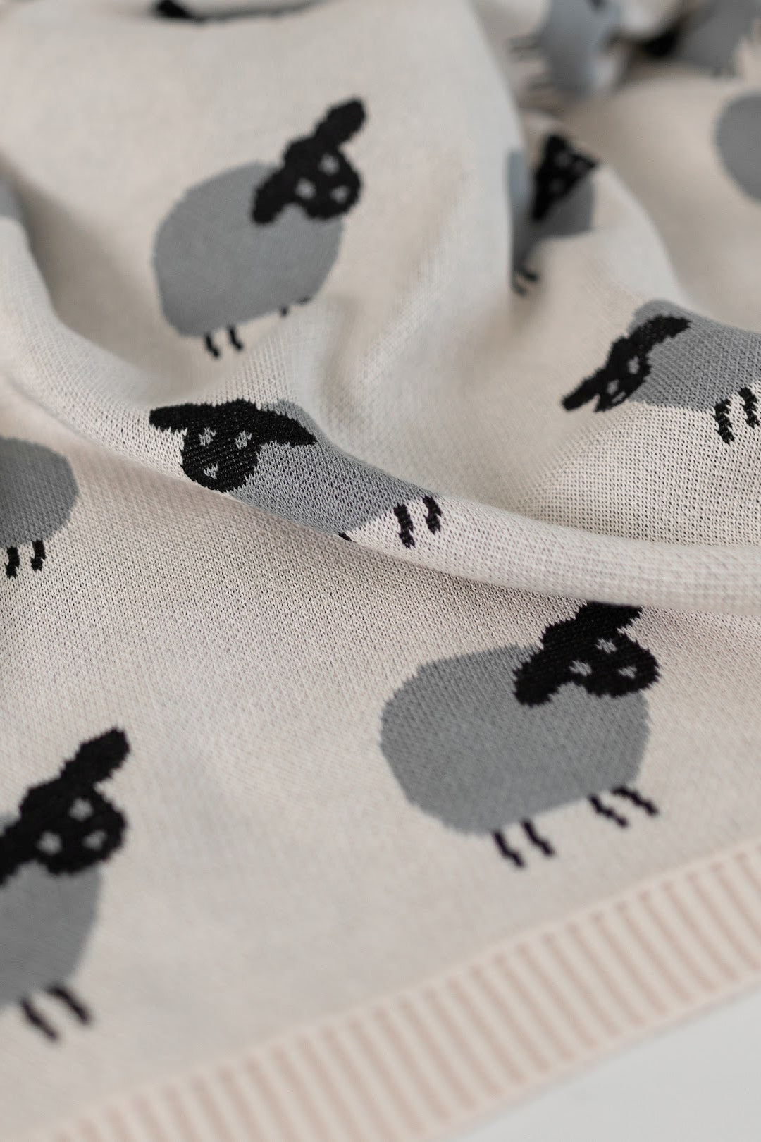 customized cotton baby blanket sheep design cot alabaster